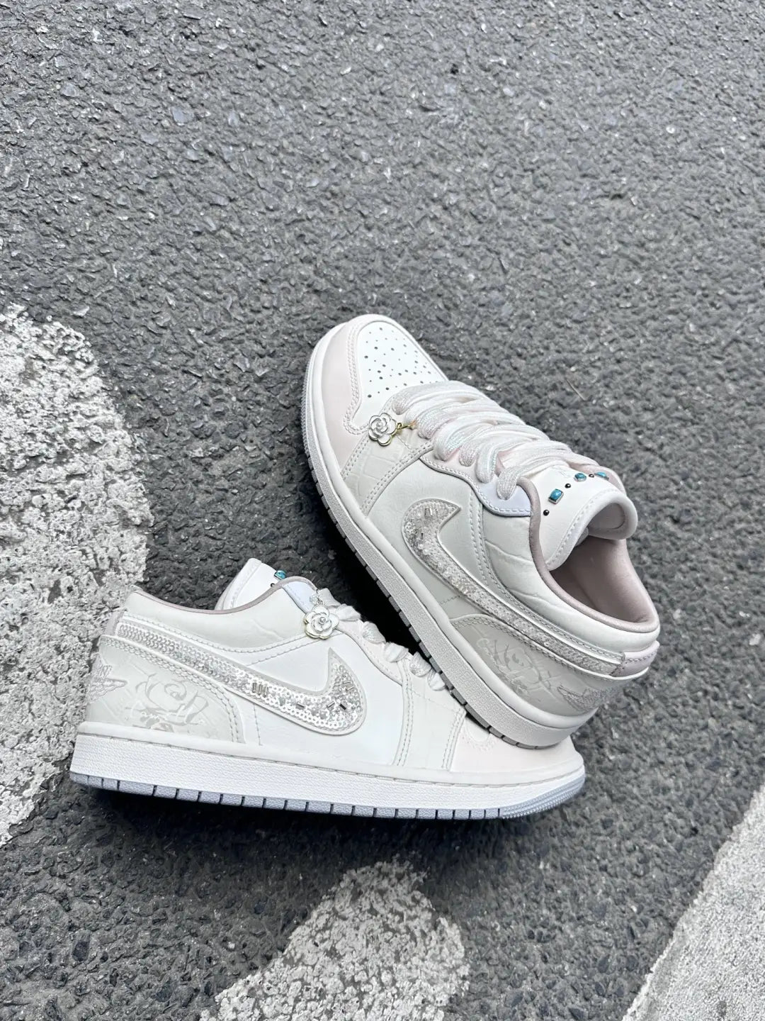 [Custom Camellia‘s Message] Jordan Air Jordan 1 Low Top Unisex Skateboarding Shoes