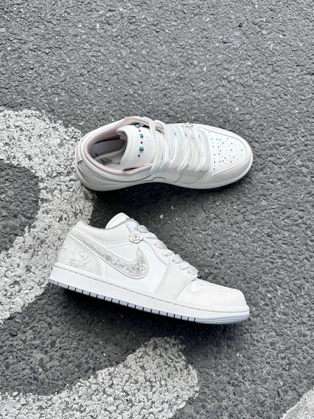 [Custom Camellia‘s Message] Jordan Air Jordan 1 Low Top Unisex Skateboarding Shoes